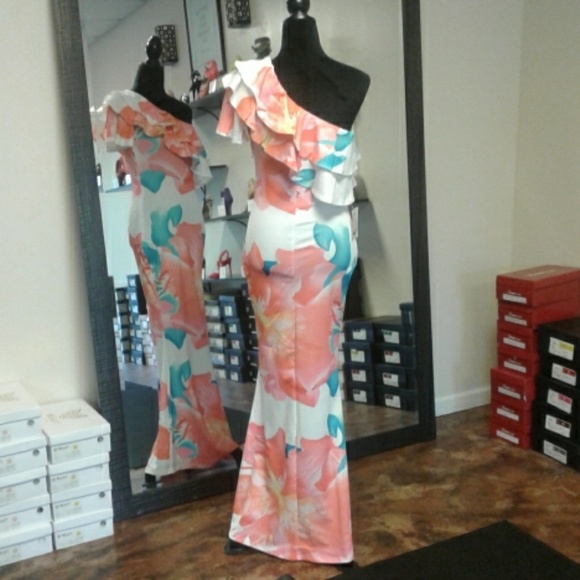 Dress - Picture 2 of 2